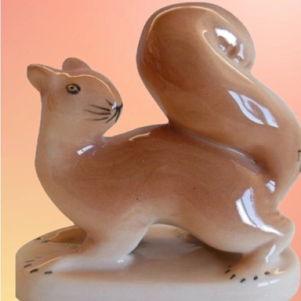 Vintage Chodzież Poland Porcelain Squirrel Figurine – 9.7 cm – Cute!